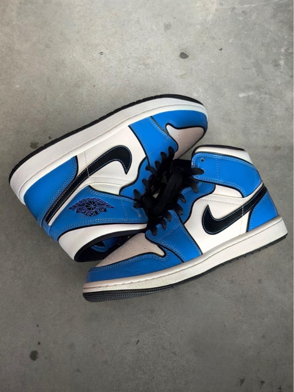 Nike Air Jordan 1 Mid SE “Signal Blue”